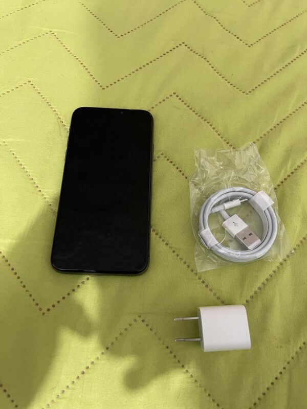 Iphone X 64 GB reacondicionado - Image 3